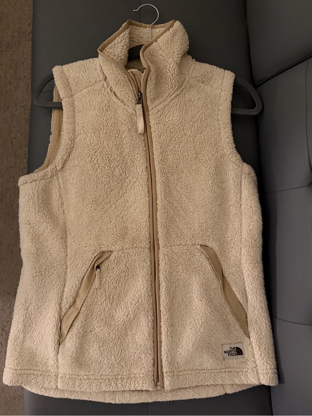 The North Face women’s campshire Vest with Zipper Pockets